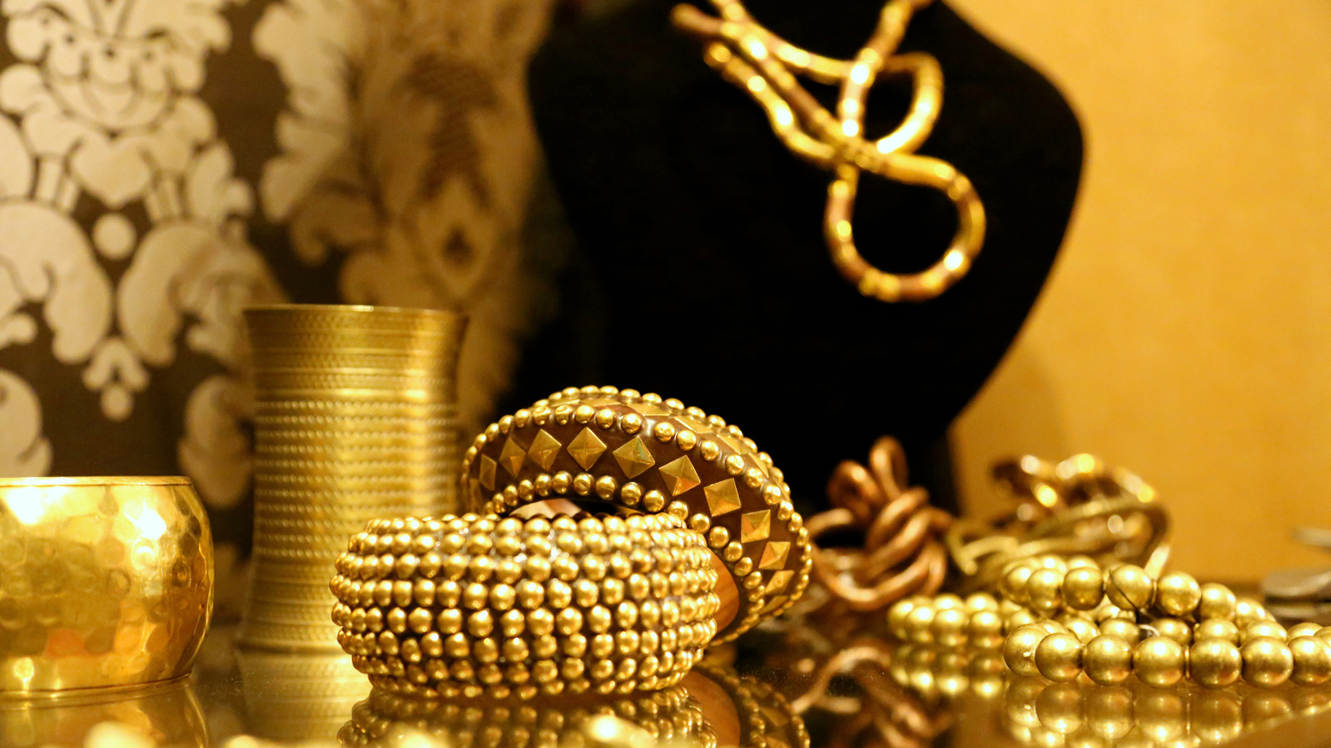 Chunky Gold Jewellery - Bak2Buks Media